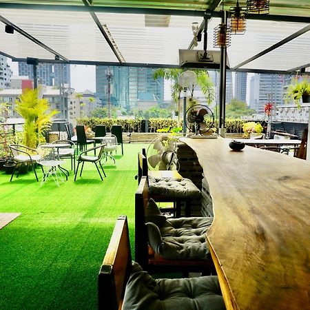 Hash Apartment With Unique Chill Design At Silom Soi 3 Bangkok Esterno foto