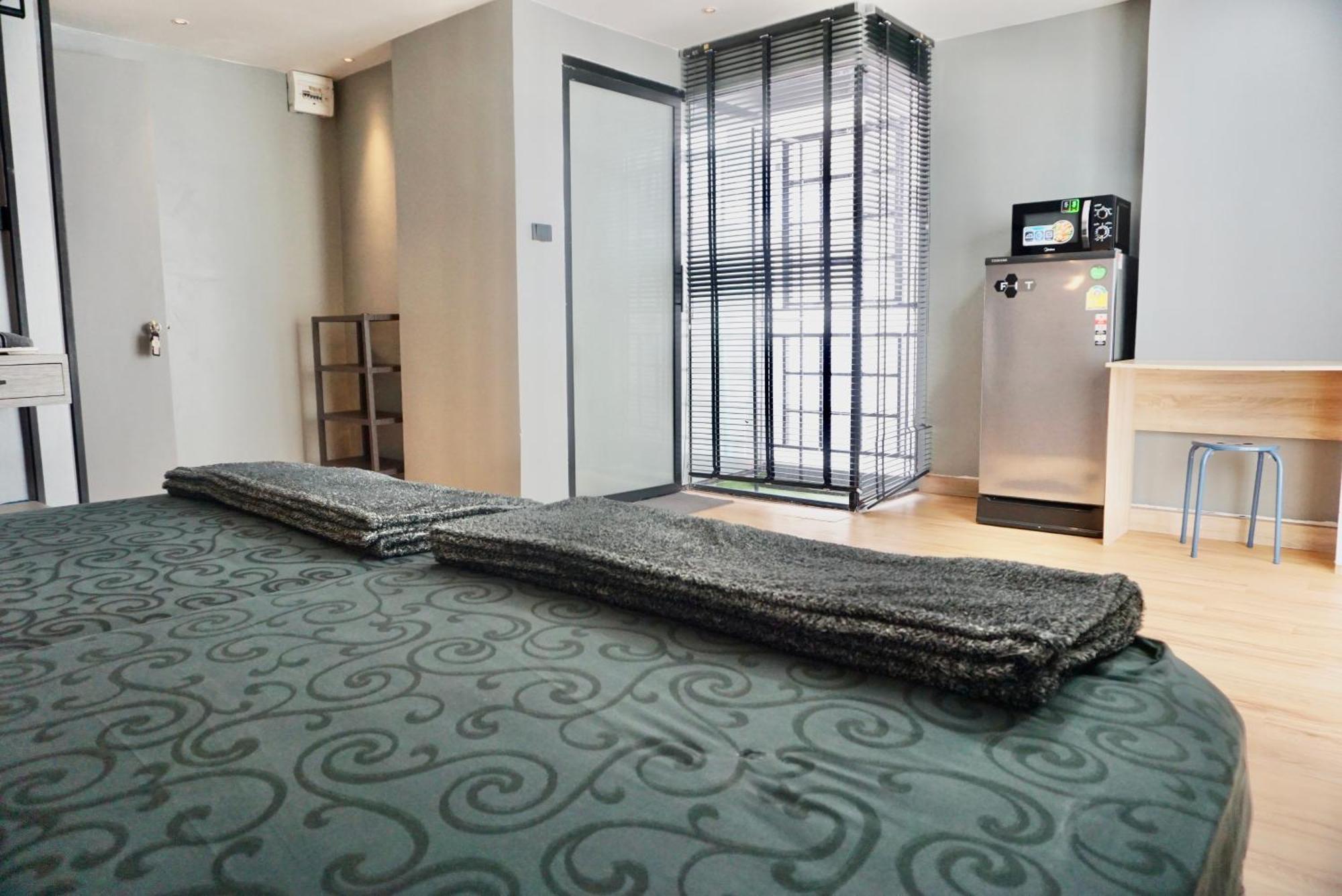 Hash Apartment With Unique Chill Design At Silom Soi 3 Bangkok Esterno foto