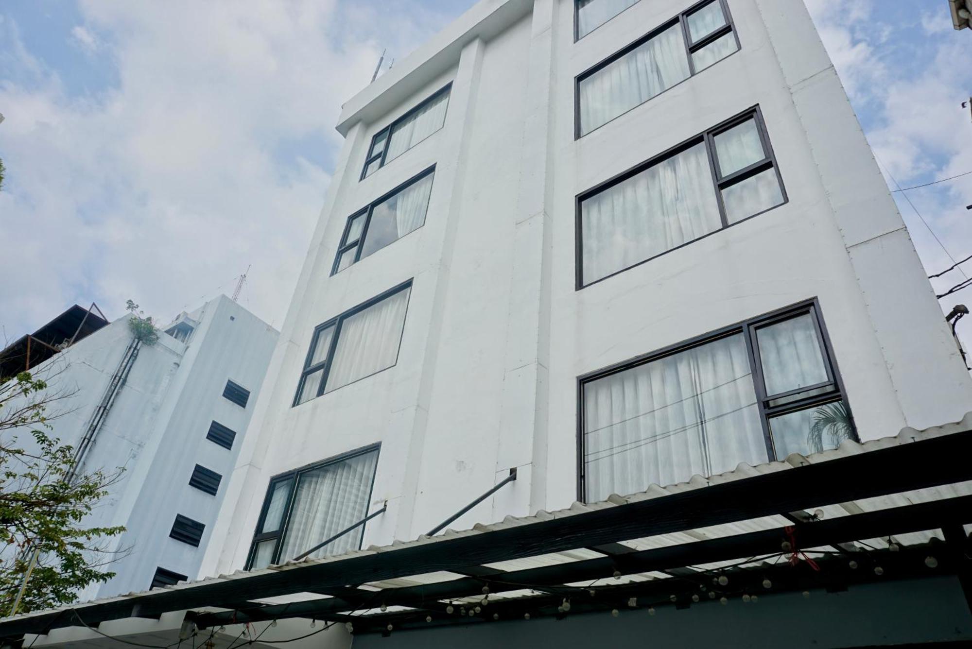 Hash Apartment With Unique Chill Design At Silom Soi 3 Bangkok Esterno foto