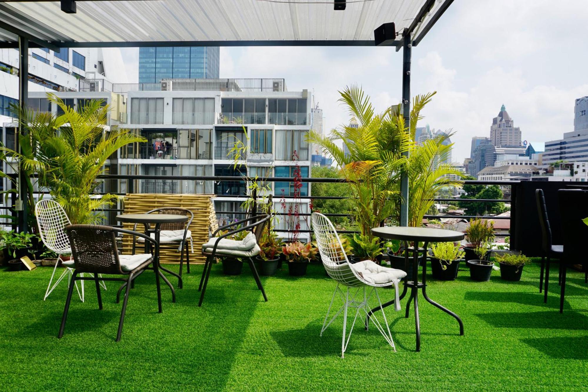 Hash Apartment With Unique Chill Design At Silom Soi 3 Bangkok Esterno foto