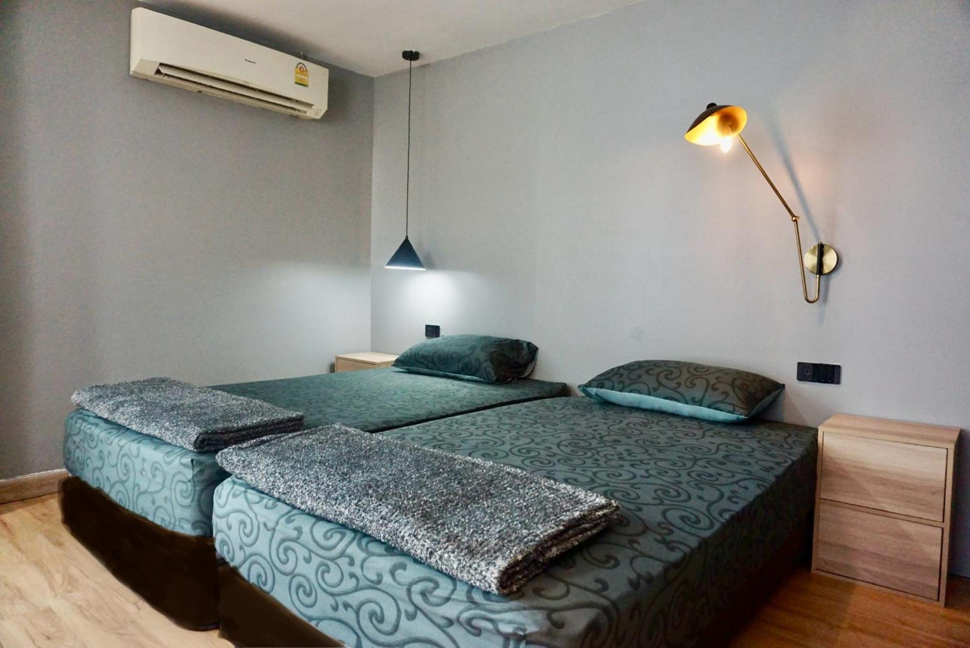 Hash Apartment With Unique Chill Design At Silom Soi 3 Bangkok Esterno foto