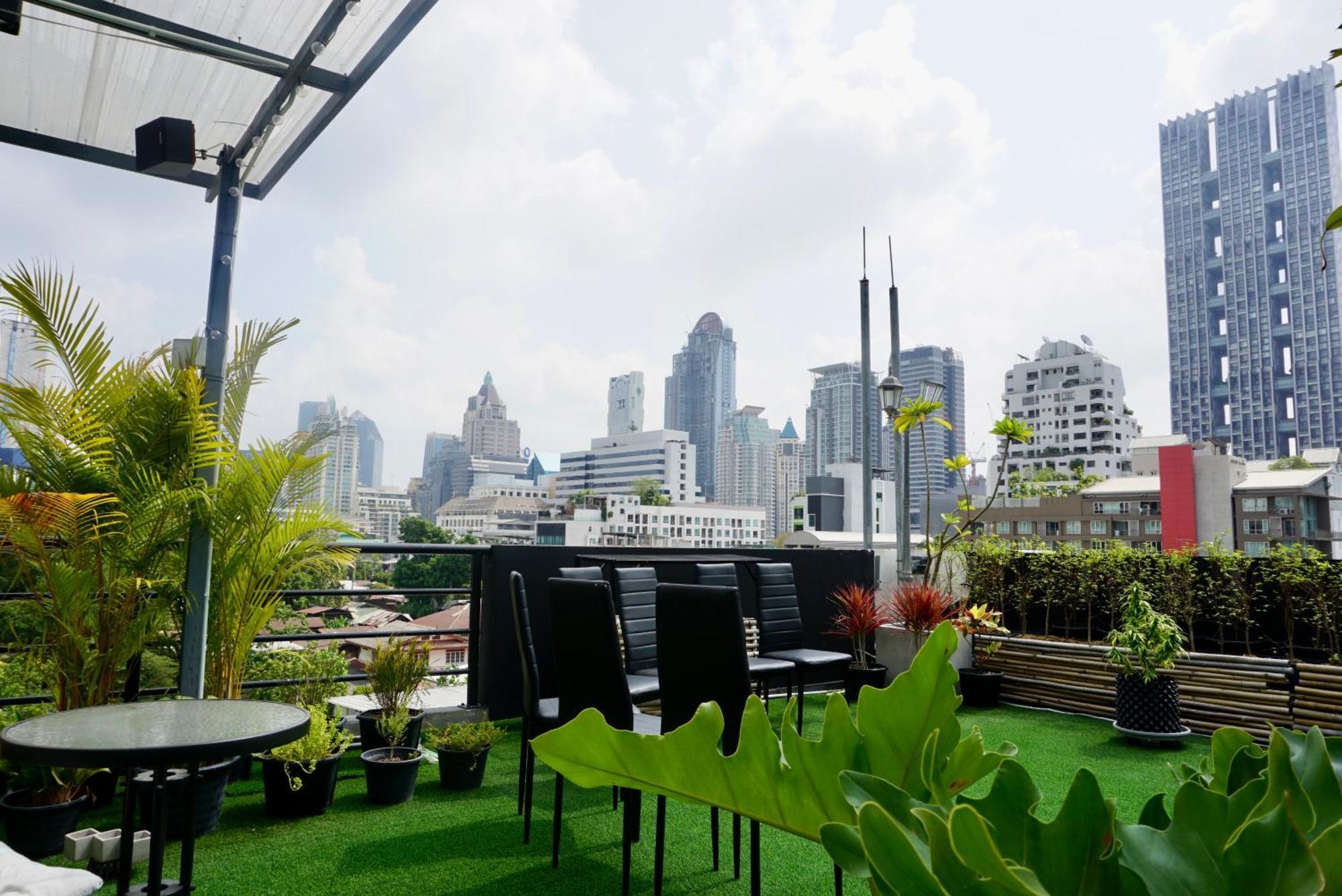 Hash Apartment With Unique Chill Design At Silom Soi 3 Bangkok Esterno foto