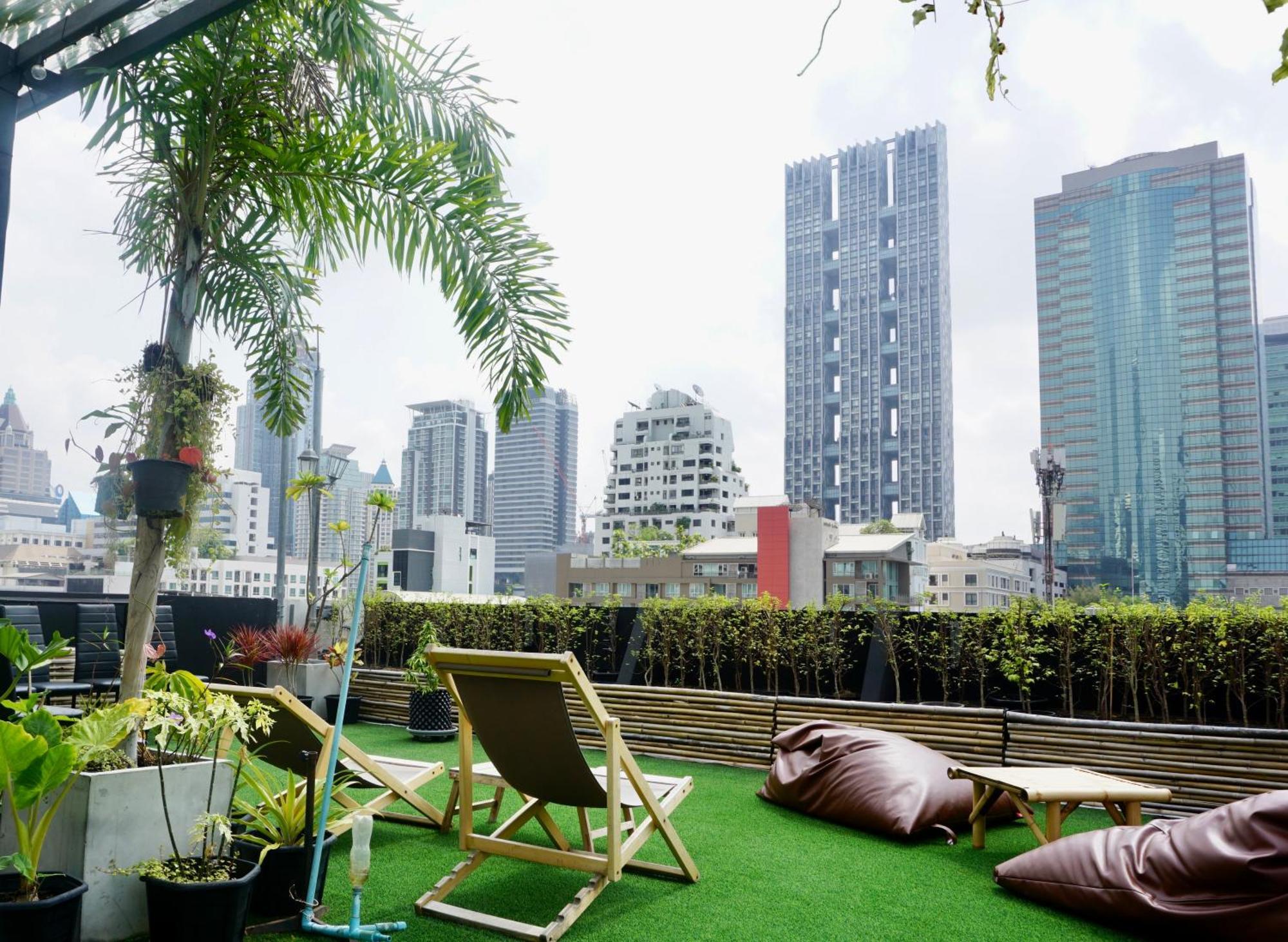 Hash Apartment With Unique Chill Design At Silom Soi 3 Bangkok Esterno foto