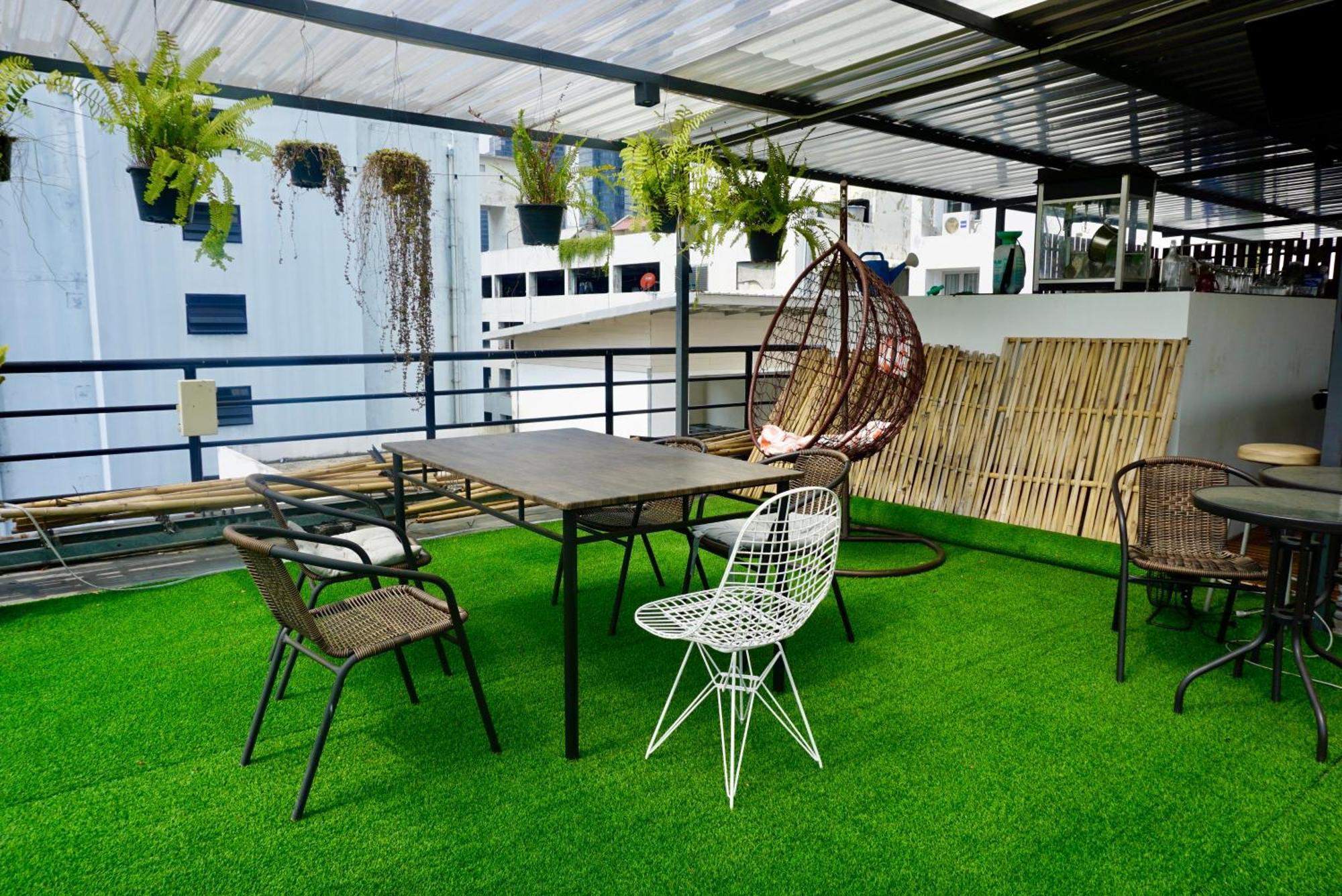 Hash Apartment With Unique Chill Design At Silom Soi 3 Bangkok Esterno foto