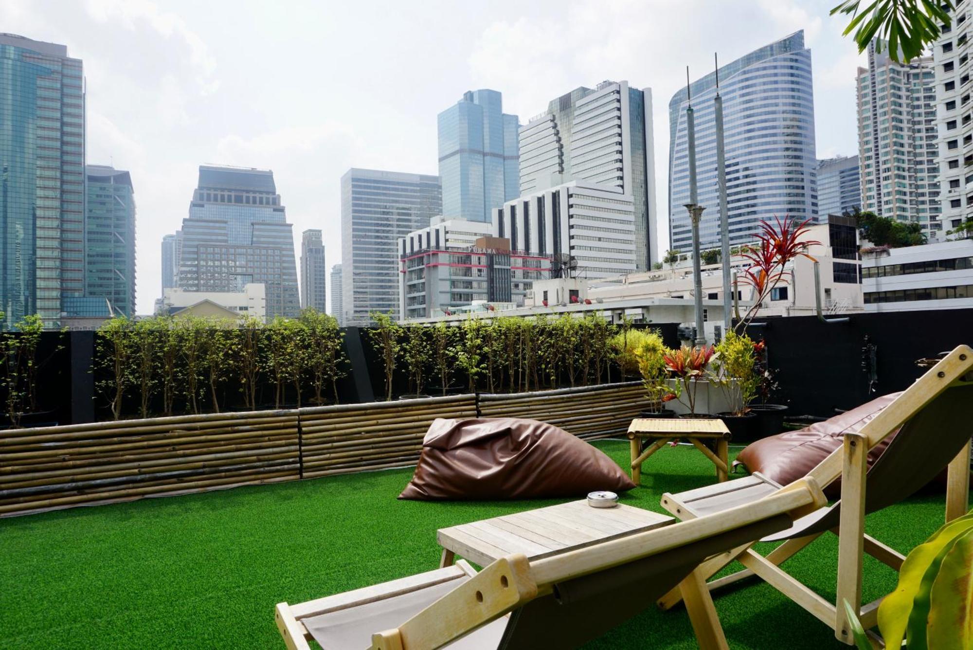 Hash Apartment With Unique Chill Design At Silom Soi 3 Bangkok Esterno foto